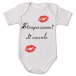 body bianco bambino con scritta strapazzami di coccole