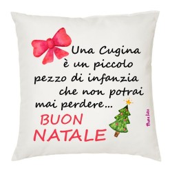 Cuscino in poliestere con frase: una cugina è un piccolo pezzo di infanzia..M 40x40