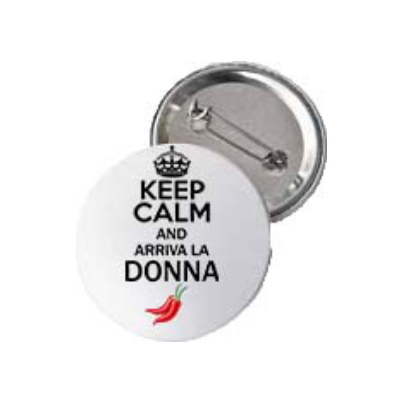 Spilla rotonda con stampa keep calm and arriva la donna festa della donna