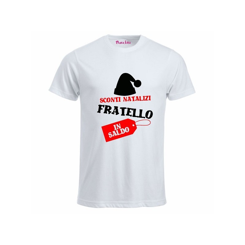 T-shirt in poliestere con frase: sconti natalizzi. fratello in saldo