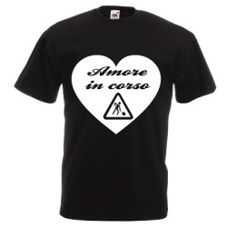 t-shirt manica corta con scritta amore in corso