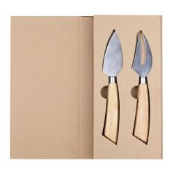 Elegante set per formaggio, comprende un coltello e una forchetta. Manico in legno e lama/denti in acciaio inox. Fornito in ele